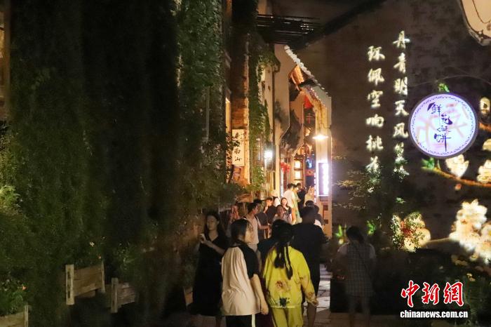 夏の夜を彩る多様なナイトツアーを実施　江西省篁嶺