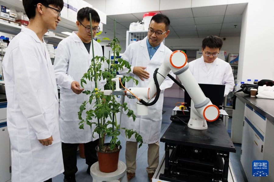 世界初の全工程スマート育種ロボットを発表