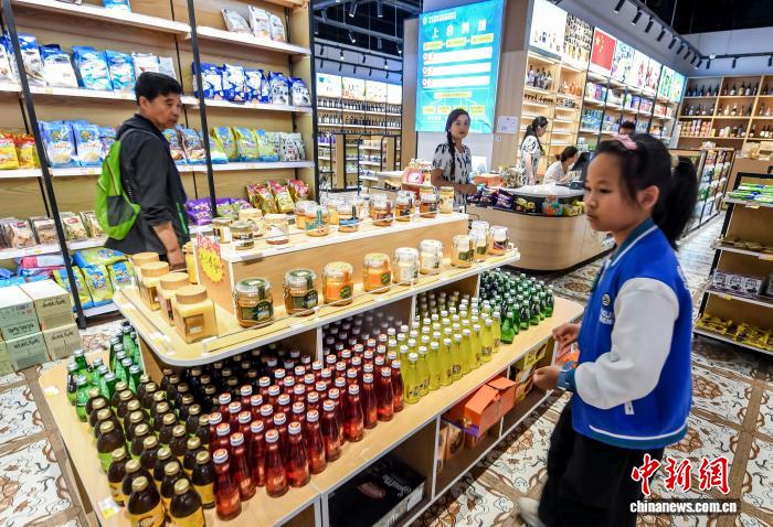 「一帯一路」共同建設国の輸入品が烏魯木斉に勢揃い　新疆