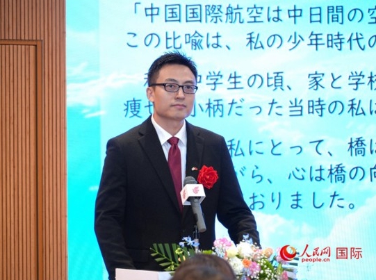 挨拶する在大阪中国総領事館の方煒副総領事（撮影・許可）。