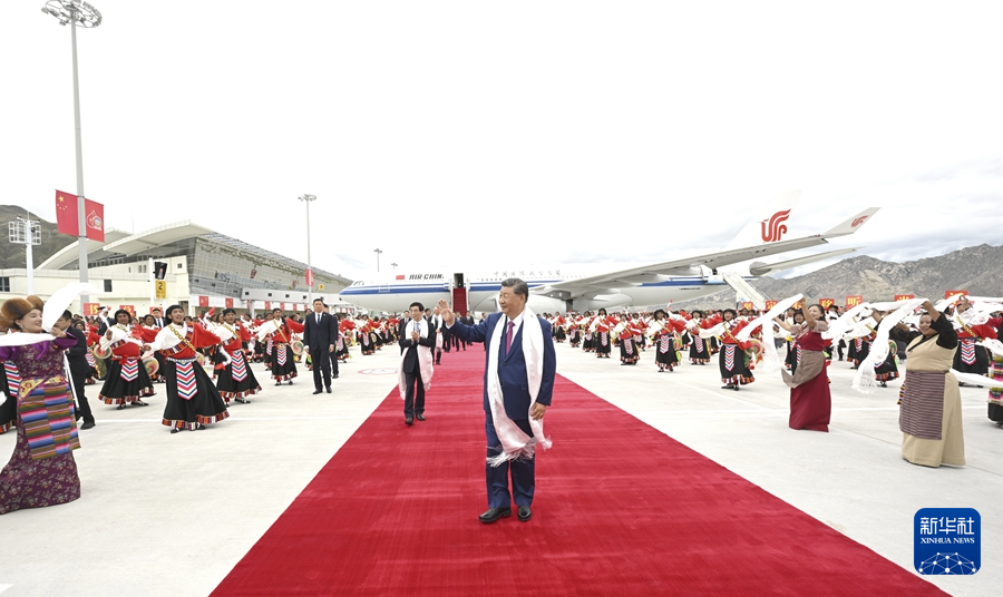 習近平総書記が拉薩に到着　西蔵自治区成立60周年祝賀行事出席へ