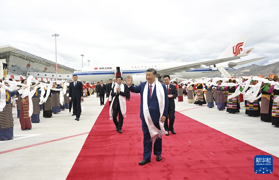 習近平総書記が拉薩に到着　西蔵自治区成立60周年祝賀行事出席へ