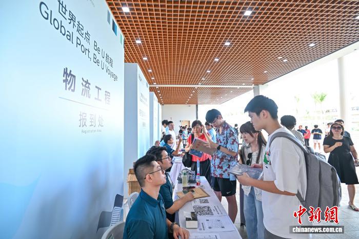 中国初となる海外の大学による単独運営校が開校し、新入生迎える　海南省