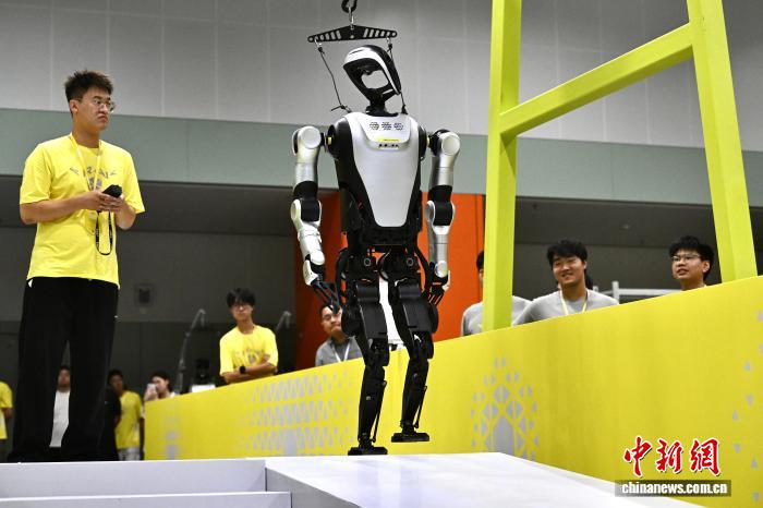 中国初の等身大人型ロボット大会が開幕　安徽省合肥