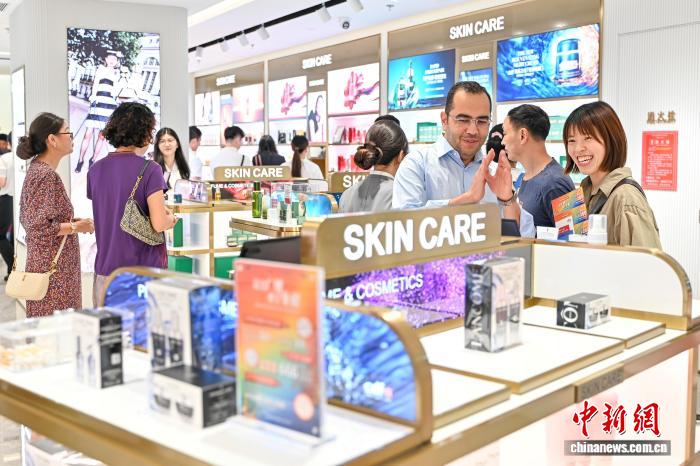 広州市内初の免税店がオープン　広東省