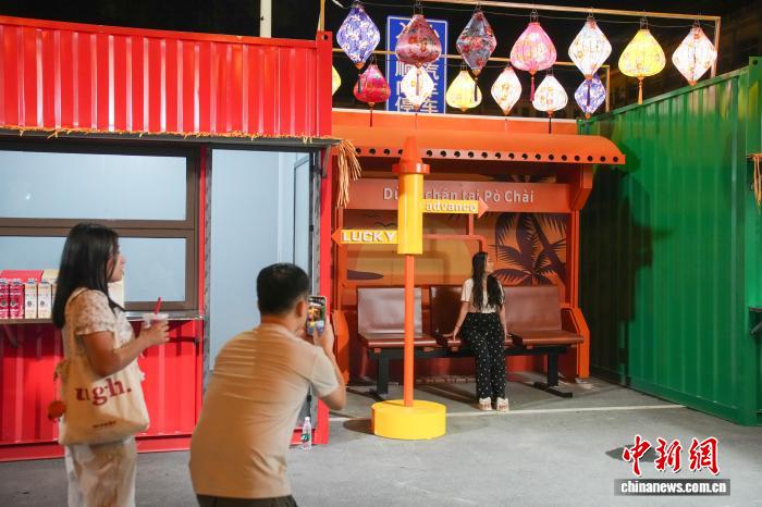 中国―ベトナム国境にある「不夜城」が人気に　広西・憑祥