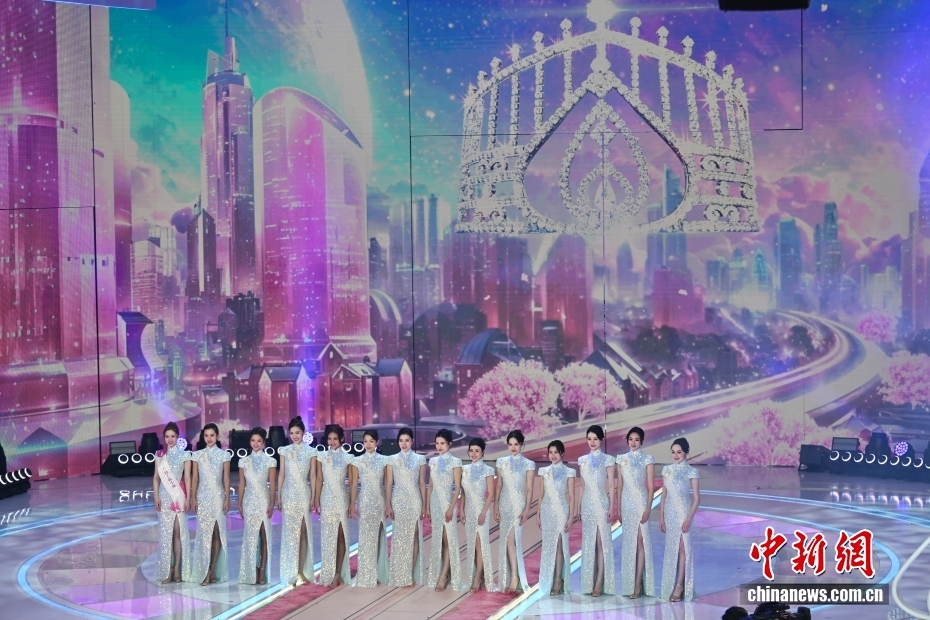 ファイナリスト14人が美しさ競う　2025年ミス香港決勝大会