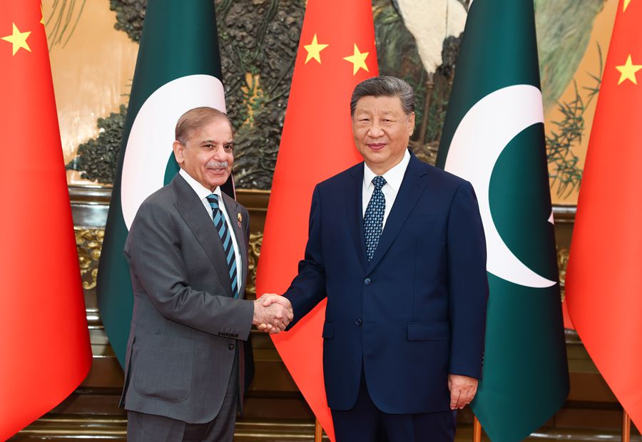習近平国家主席がパキスタンのシャバズ・シャリフ首相と会談