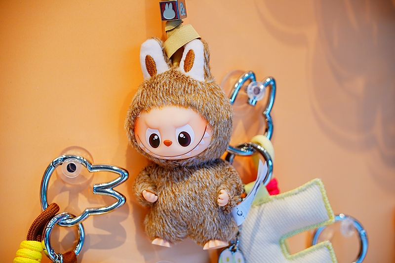 「LABUBU」が新作ぬいぐるみペンダントの人気で再び話題に