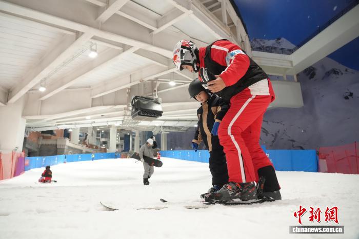 世界最大の屋内スキー場が開業1周年、累計来場者数は100万人超に　上海市