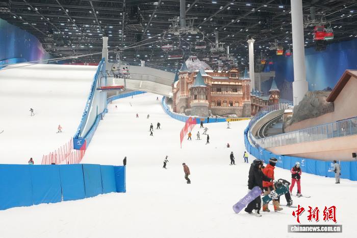 世界最大の屋内スキー場が開業1周年、累計来場者数は100万人超に　上海市