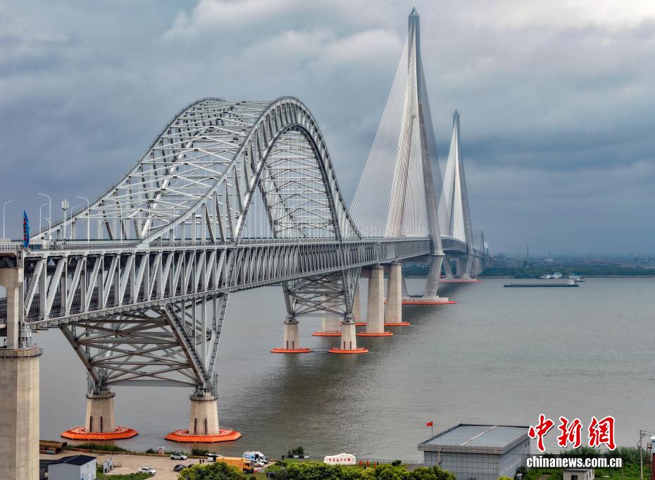 上空から撮影した常泰長江大橋（ドローンによる撮影・泱波）。