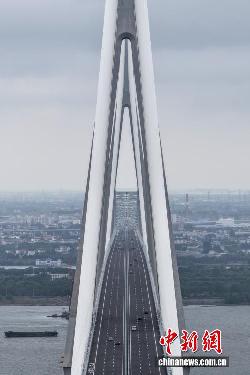 世界最大スパンの斜張橋・常泰長江大橋が開通