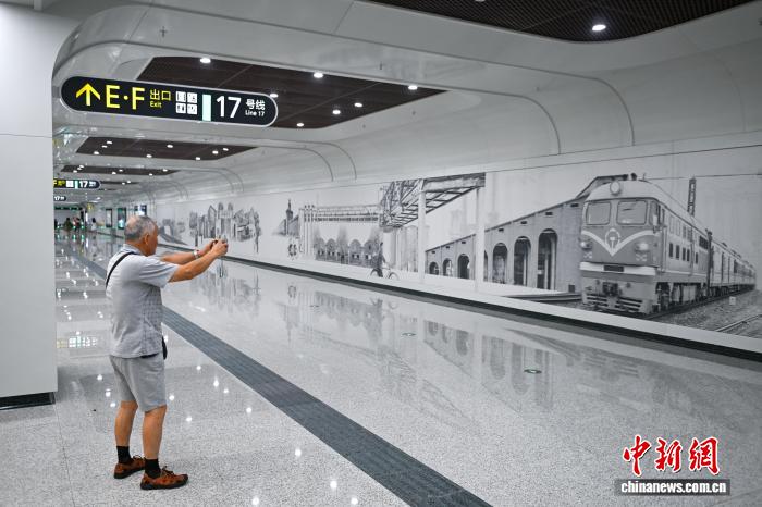 四川省成都市の10号線と17号線の新区間が営業開始