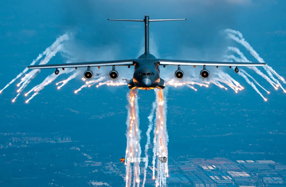中国の戦闘機の力強さと美しさを8K映像で体験　吉林省