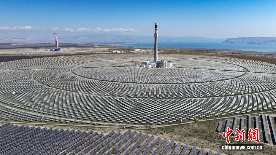 世界最大発電量の太陽光発電園区に「ソーラー羊」の出荷シーズン到来　青海省