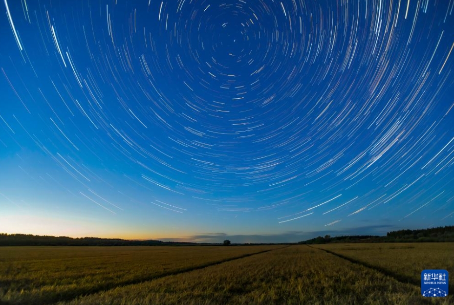 星空の下に広がる中国東北エリアの豊作風景　黒竜江省