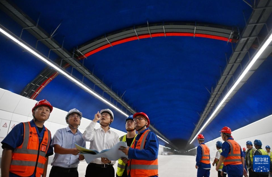国内で最大スパンの断面となる都市交通トンネルが完成　山東省