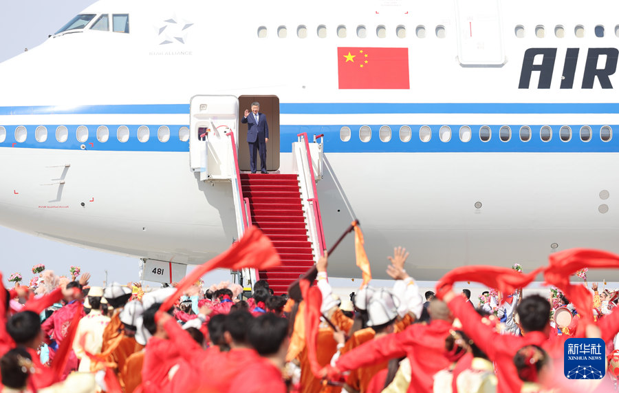 習近平総書記が新疆維吾爾自治区成立70周年祝賀行事出席のため烏魯木斉入り