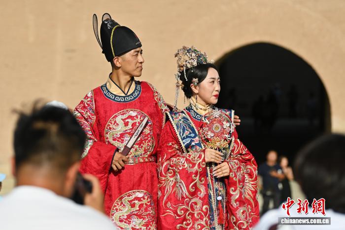 甘粛省の嘉峪関関城がイベント開催で8連休の集客狙う