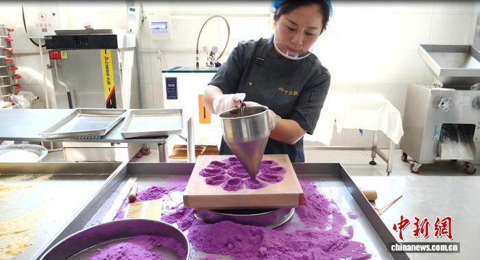 中秋節の味、米粉の蒸しケーキ「米糕」　安徽省休寧