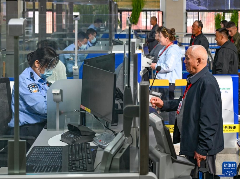 ユーラシアと繋がる立体ルートを形成する新疆