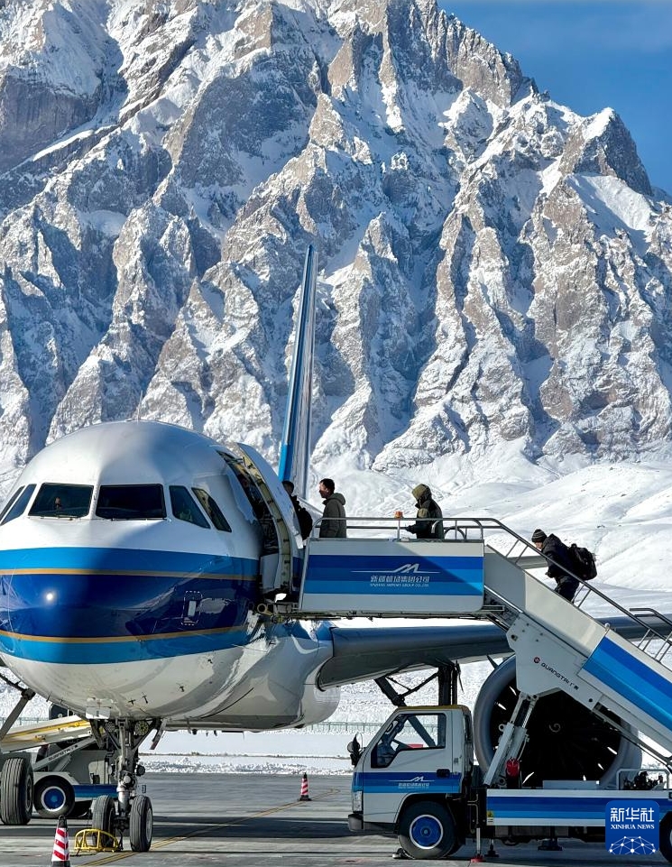 ユーラシアと繋がる立体ルートを形成する新疆