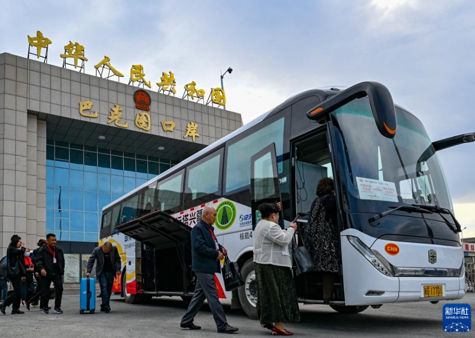 ユーラシアと繋がる立体ルートを形成する新疆