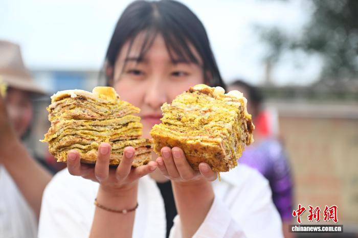 巨大農村風月餅作りで笑顔に　甘粛省皋蘭