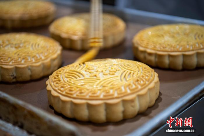 「中国のビッグサイズ月餅の里」が中秋節に向けて生産フル稼働　広西