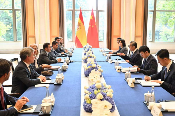 中国とスペインが外相会談