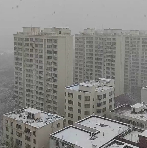 10月15日、降雪が確認された烏魯木斉（ウルムチ）。