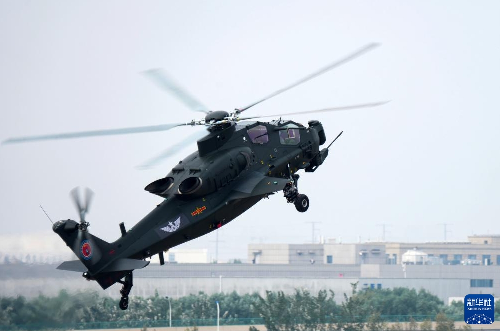 陸軍「風雷」アクロバット飛行隊が第7回天津ヘリコプター博覧会に登場