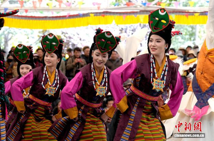 素晴らしいパフォーマンスの数々を披露　西蔵・拉薩