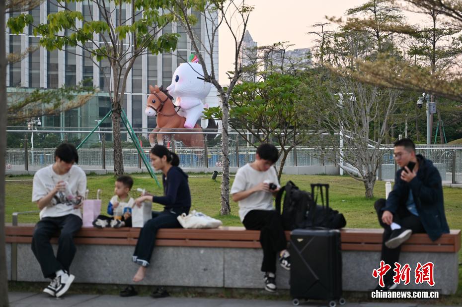 広州の街を飾る第15回全運会・スペシャルオリンピック全国大会マスコット　広東省