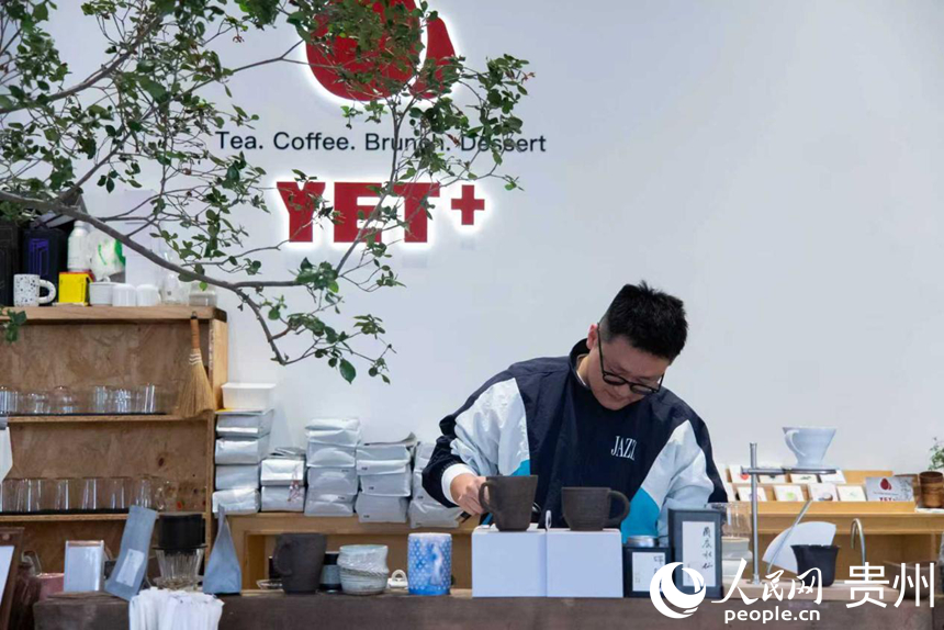 貴陽市が現在、推し進めている3つの新業態「コーヒー・クラフトビール・新ティードリンク」(撮影・塗敏)。