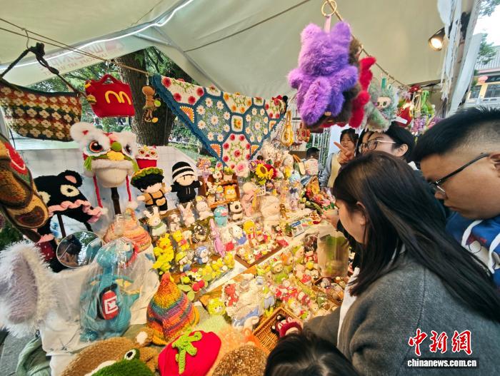 桂林アートフェスティバルで人気を集めた山水アートマーケット　広西