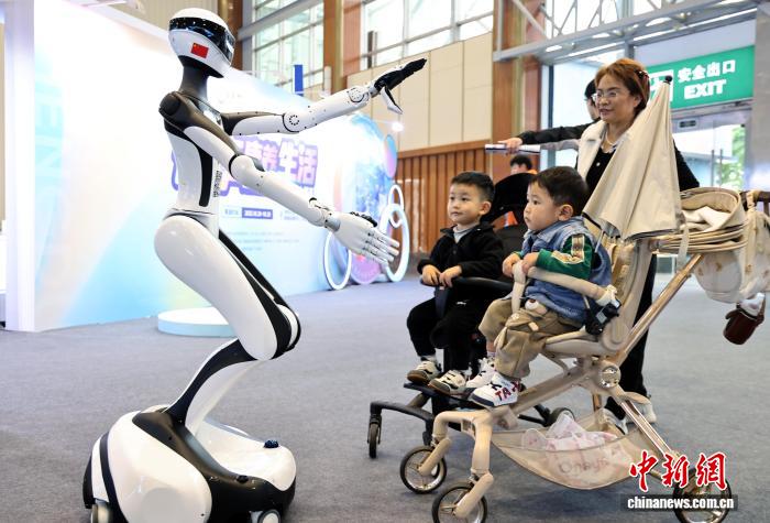 スマートヘルスケアロボット175種類が勢ぞろい　四川省成都