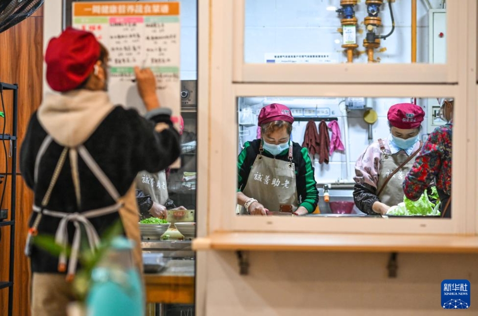 生活に困難を抱える高齢者に無料昼食サービスを提供　貴州省貴陽