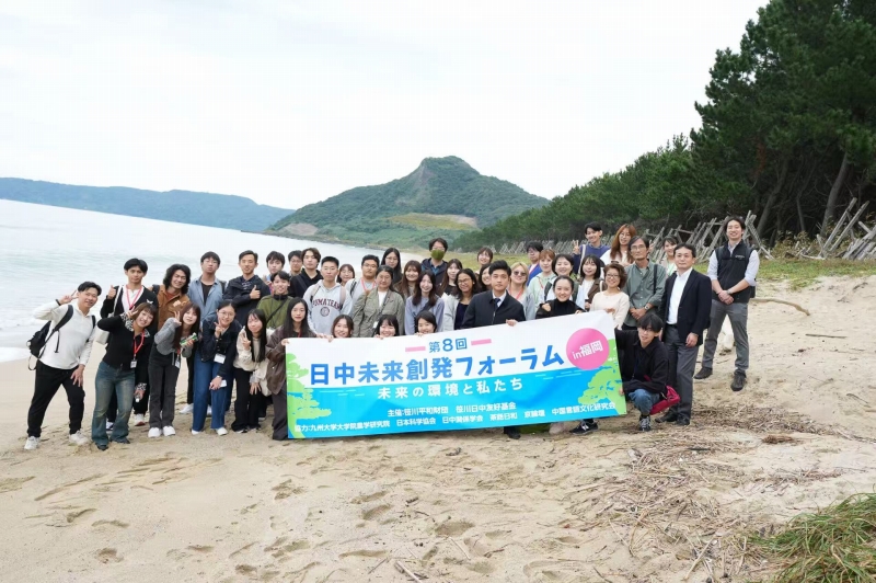 フィールドワークの様子（写真提供・笹川日中友好基金）。