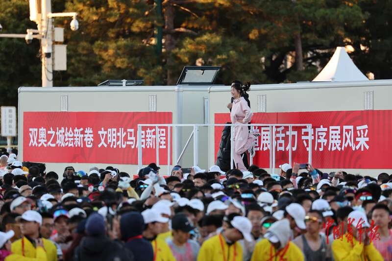 2025北京マラソンでランナー3万2000人が走る！