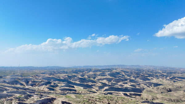中国最大の単独太陽光発電拠点プロジェクト、第1期分の発電を開始