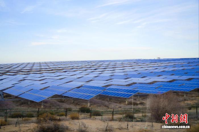 内蒙古・庫布斉砂漠鄂爾多斯中北部新エネルギー拠点。（画像提供：主催者）