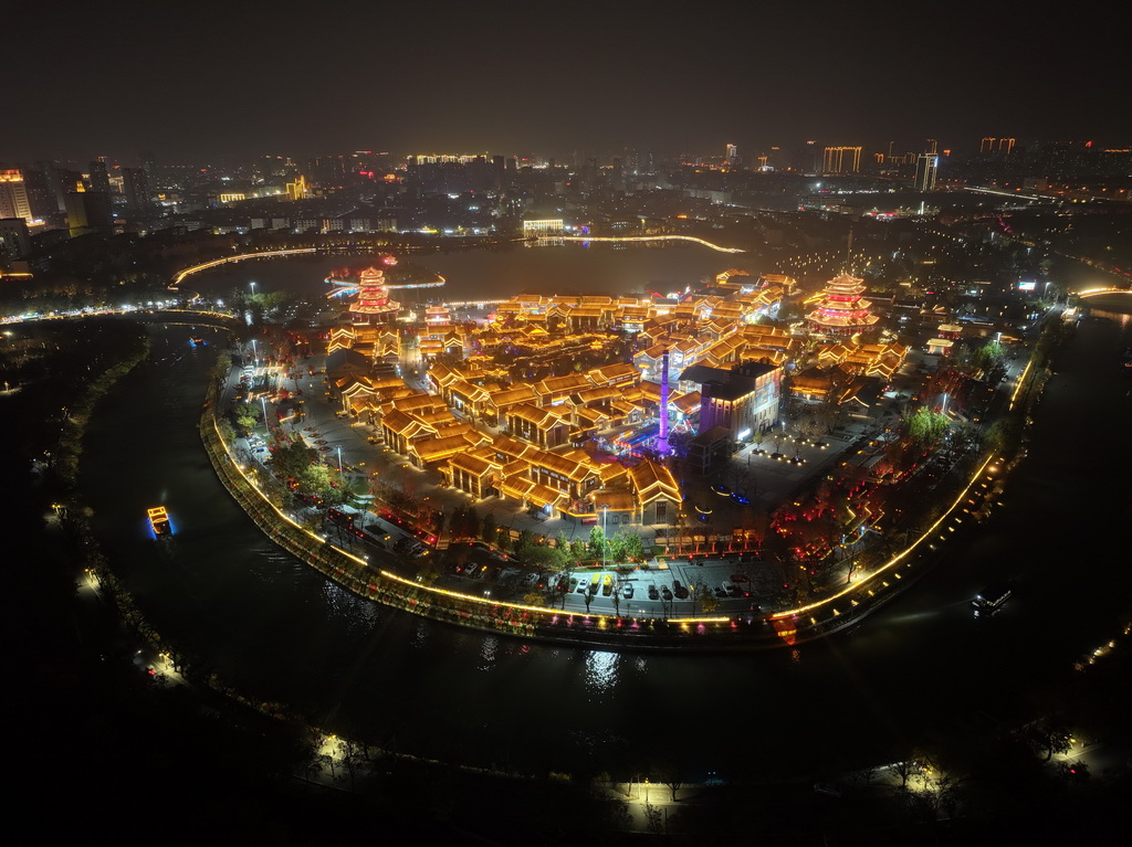 夜の京杭大運河を艶やかに彩る滄州区間のライトアップ　河北省滄州