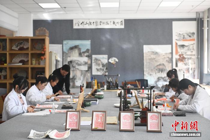 「文化財のお医者さん」を育成　甘粛省