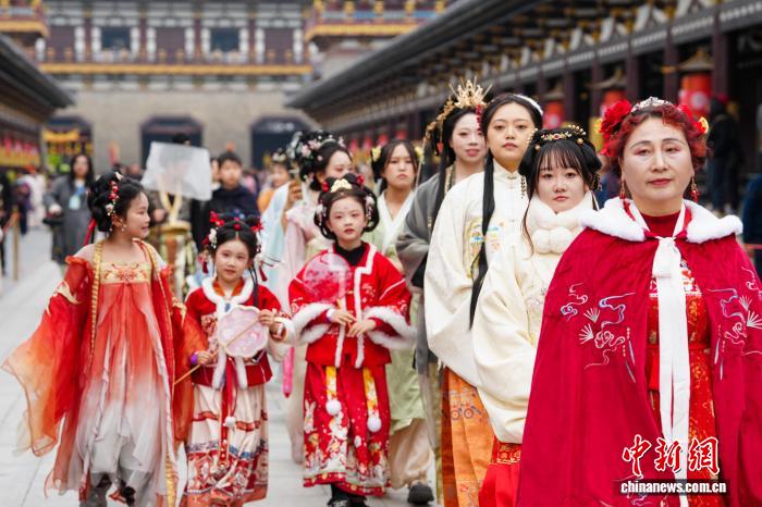 悠久の歴史を超えて伝統衣装の美を感じるイベント　湖北省襄陽