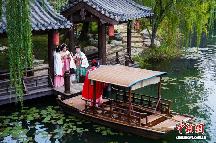 悠久の歴史を超えて伝統衣装の美を感じるイベント　湖北省襄陽