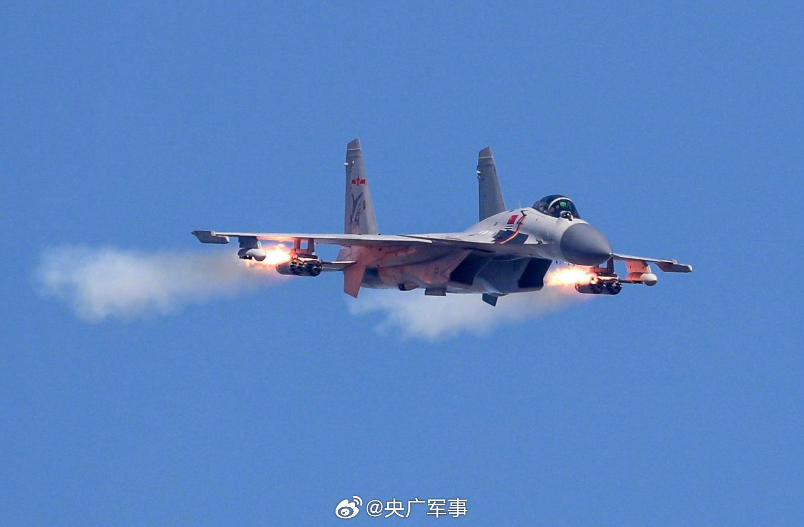 空母「遼寧」での艦載機「殲-15」の発着艦成功から13年