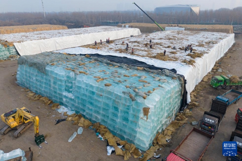 「哈爾浜氷雪大世界」設営のための貯蔵氷20万立方メートルの移送開始