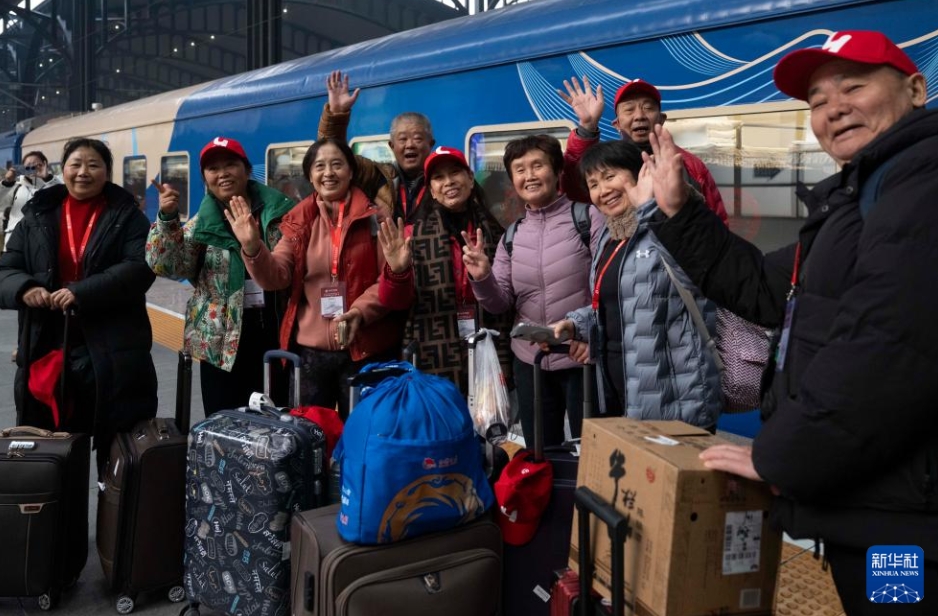 今冬初の「氷雪観光列車」の運行開始 黒竜江省